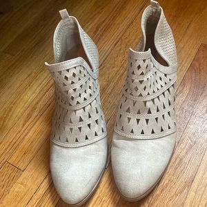 Detailed ankle boots